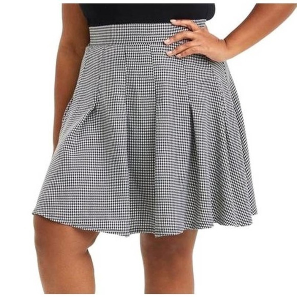 Torrid 6 (6X 30) Black/White Houndstooth Plaid‎ Twill Pleated Skater Mini Skirt